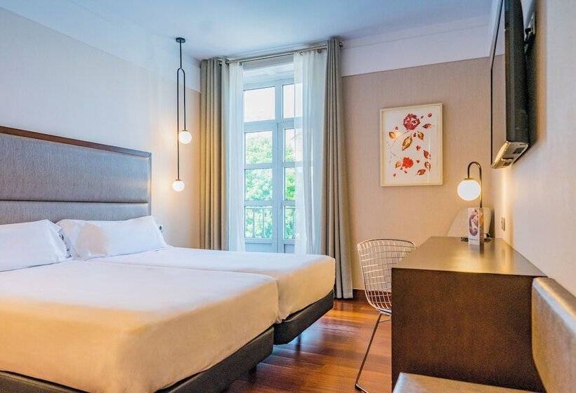 חדר סטנדרט, Compostela