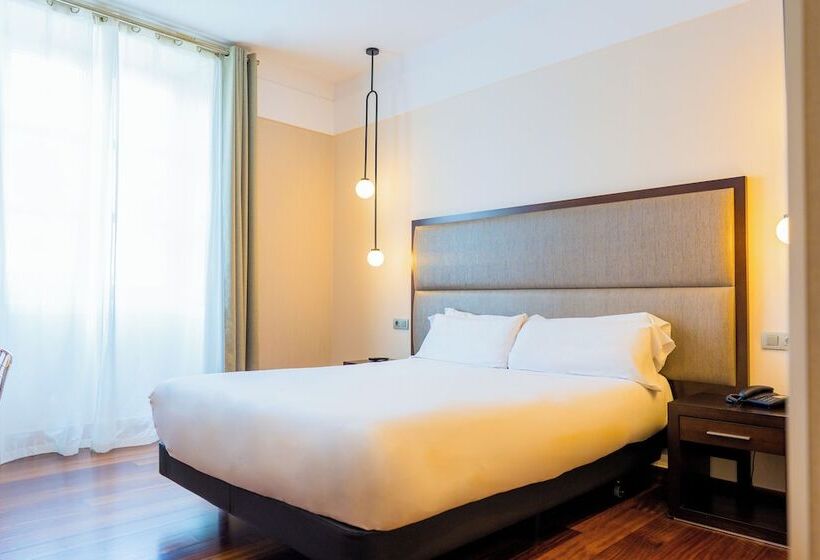 חדר סטנדרט, Compostela