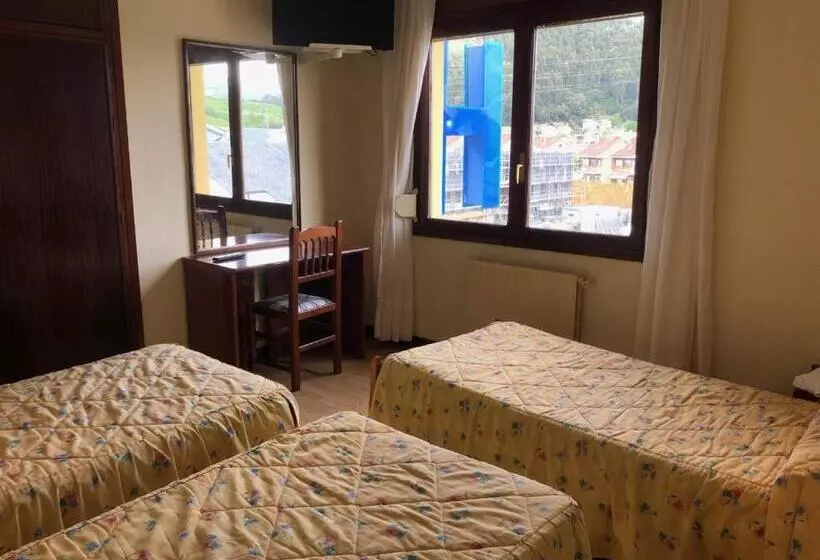 Habitació Triple Estàndard, Costa Cántabra