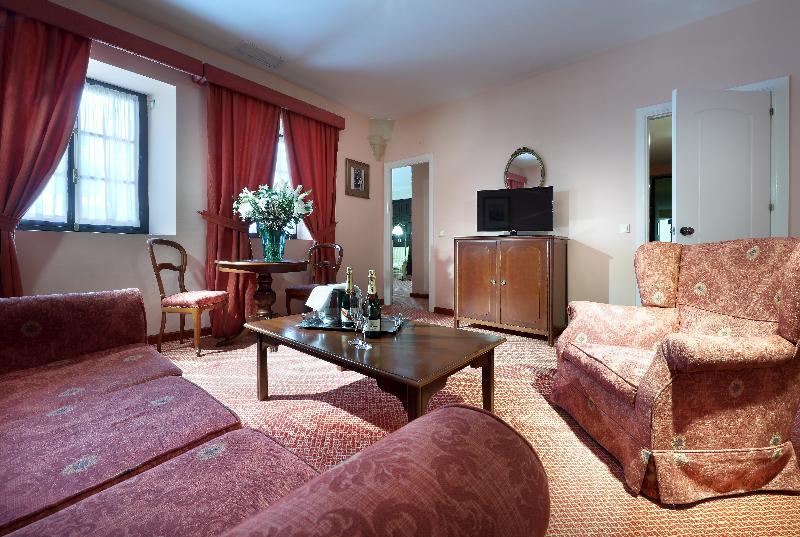 سوییت جونیور, Crisol Monasterio De San Miguel