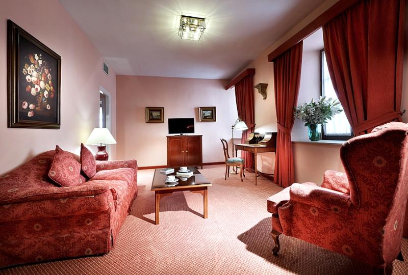 سوییت جونیور, Crisol Monasterio De San Miguel