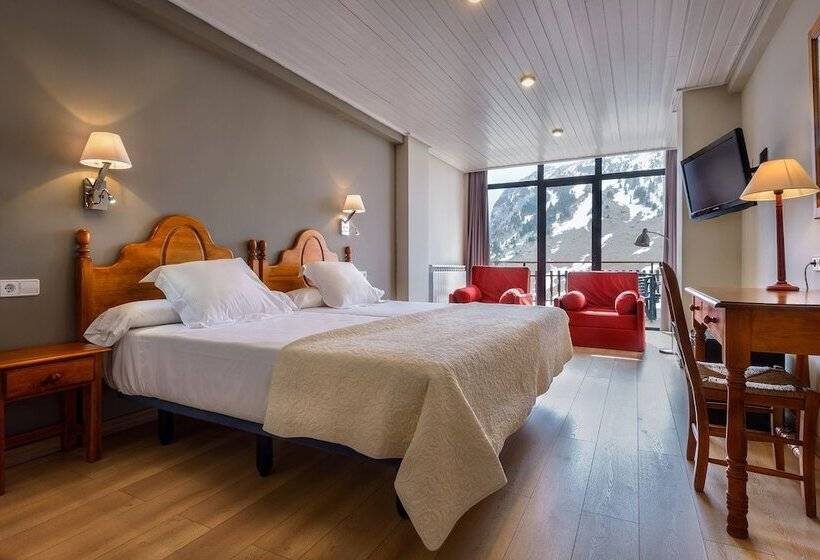 غرفة عائلية مطلّة علي الجبل, Edelweiss Candanchu