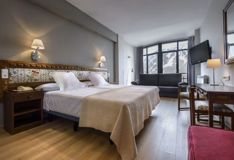 غرفة عائلية مطلّة علي الجبل, Edelweiss Candanchu