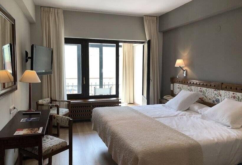 غرفة قياسية ثلاثية, Edelweiss Candanchu