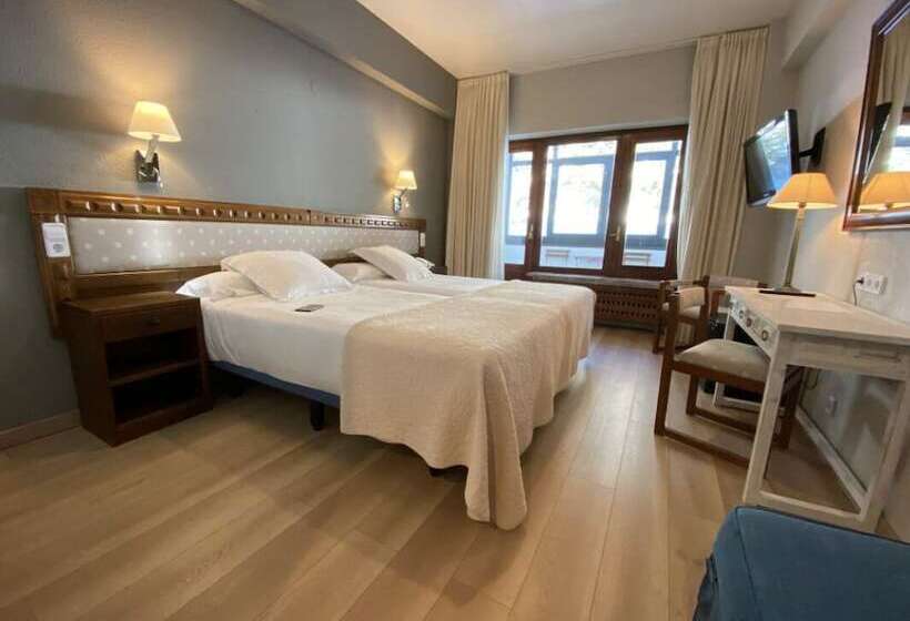 غرفة قياسية ثلاثية, Edelweiss Candanchu