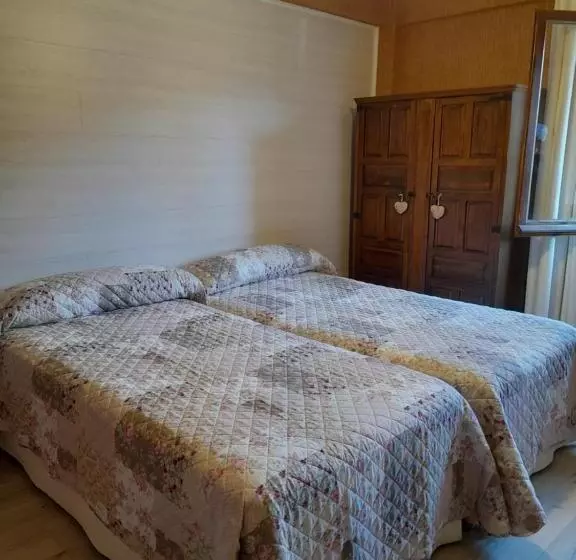 Standard Triple Room, Giral
