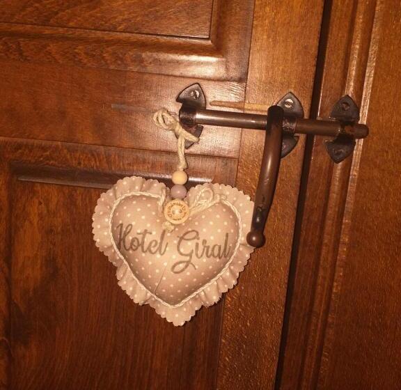 Номер Стандарт Трехместный, Giral