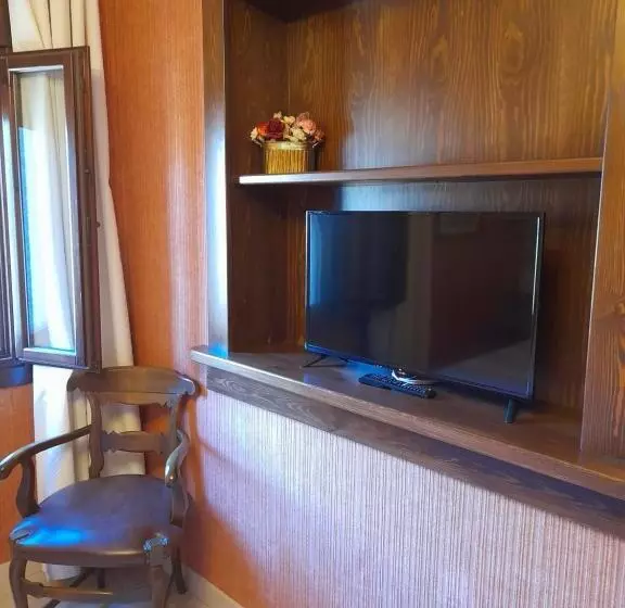 Standard Quadruple Room, Giral