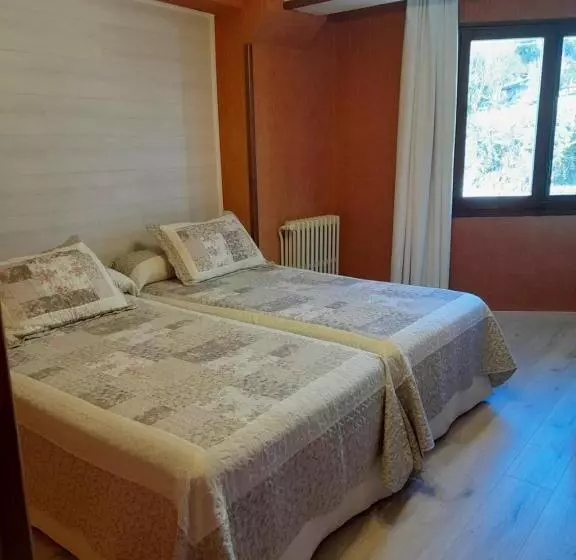 Standard Quadruple Room, Giral