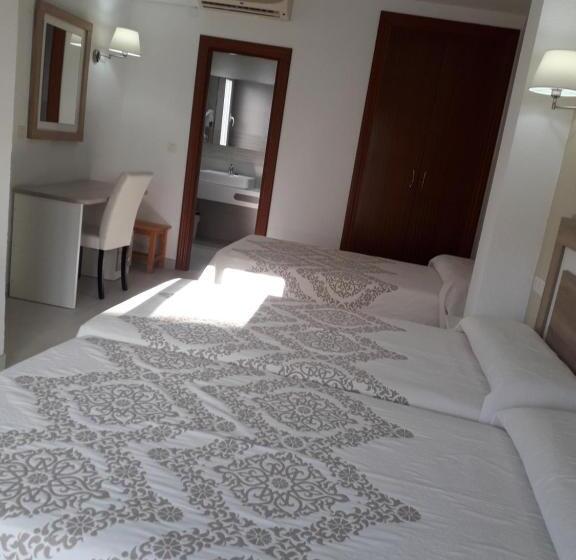 スタンダードトリプルルーム, Goya