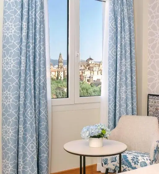 اتاق لوکس با چشم‌انداز, Hesperia Cordoba