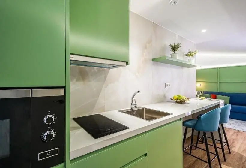 استودیوی لوکس, Intelier Rosa