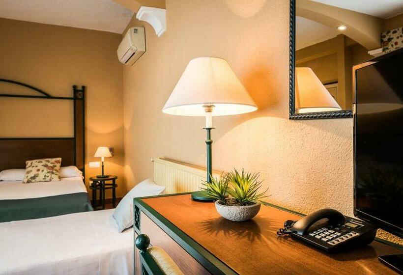 标准三人间, Intur Azor