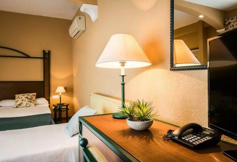 Chambre Triple Standard, Intur Azor