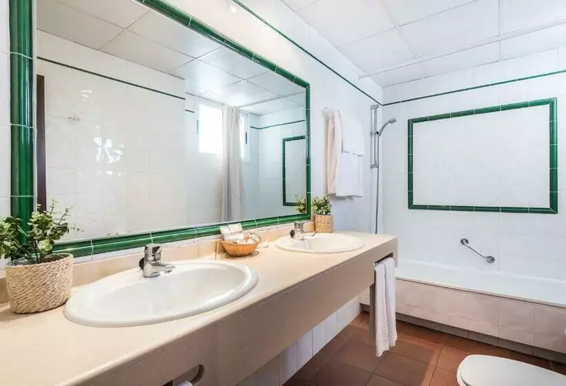 Chambre Triple Standard Vue Piscine, Intur Azor
