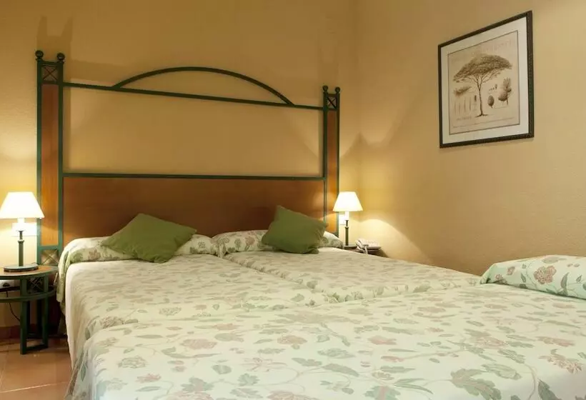 Chambre Triple Standard Vue Piscine, Intur Azor