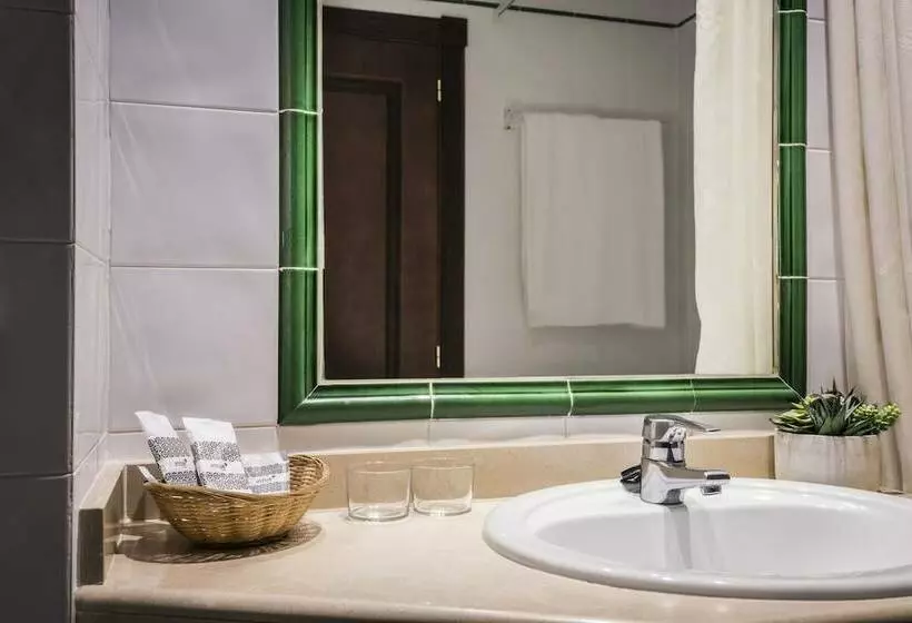 Chambre Triple Standard Vue Piscine, Intur Azor