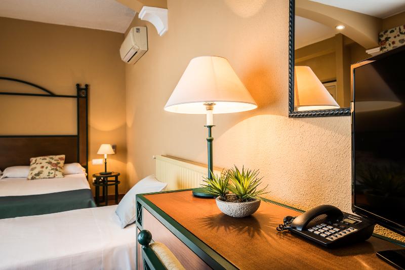 标准三人间, Intur Azor