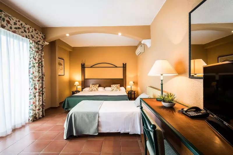 Chambre Triple Standard, Intur Azor