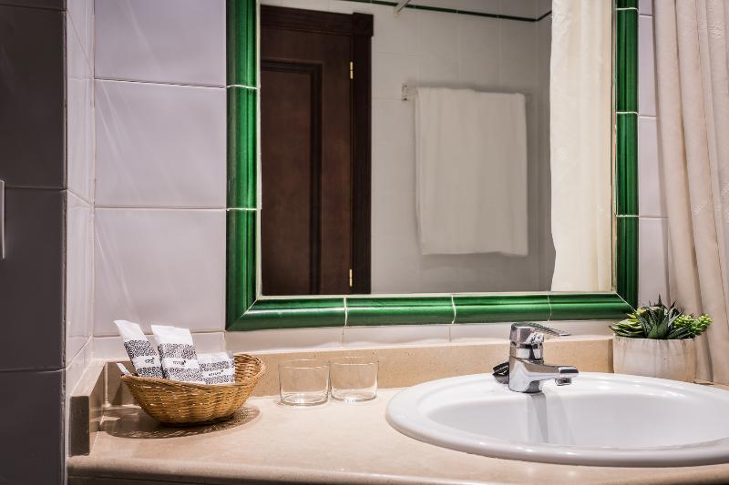 标准间, Intur Azor