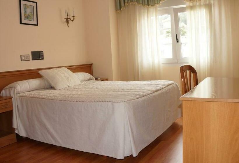 Семейный Номер, Larry