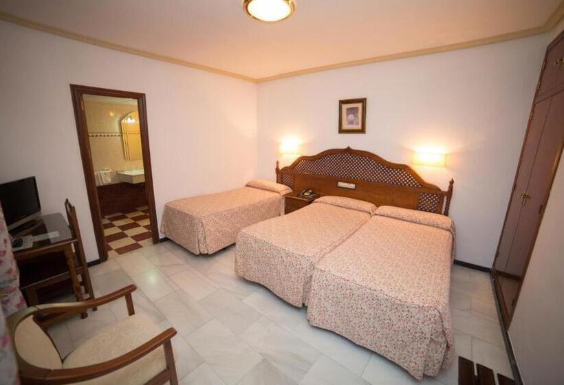 اتاق استاندارد سه نفره, Los Omeyas