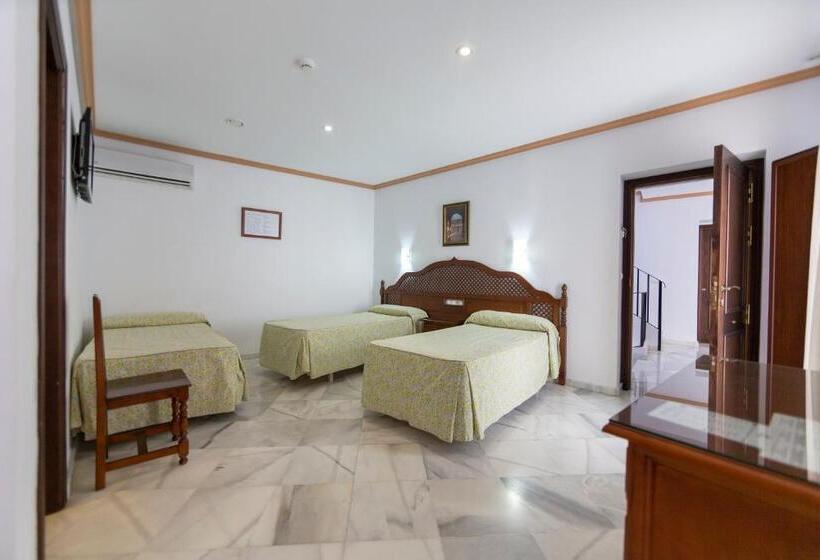 اتاق استاندارد سه نفره, Los Omeyas