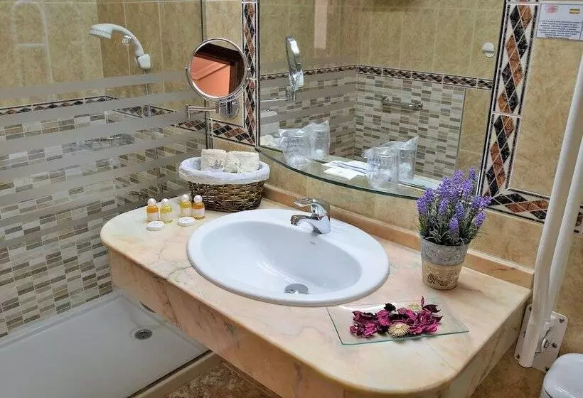 Habitació Triple Estàndard, Mari Carmen