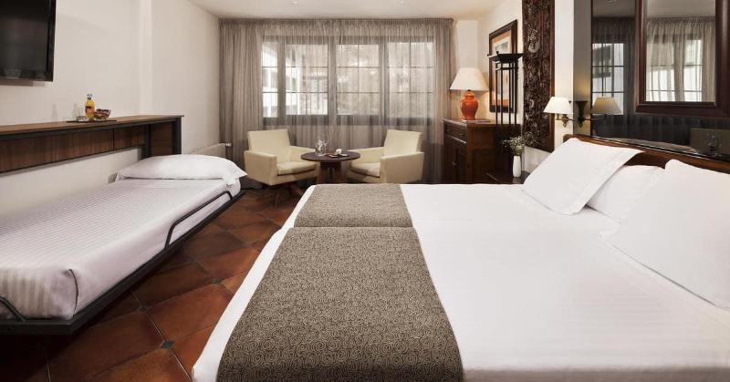 غرفة قياسية ثلاثية, Melia Sol Y Nieve