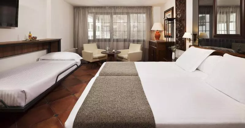 اتاق استاندارد سه نفره, Melia Sol Y Nieve