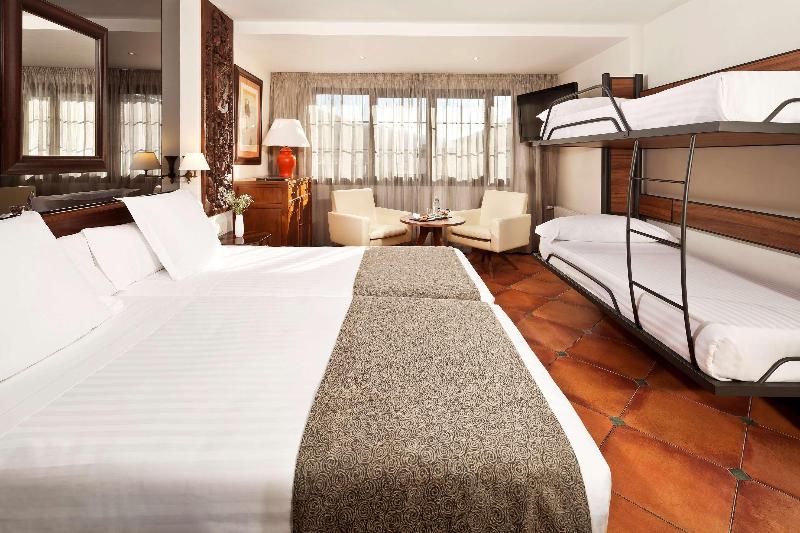 غرفة عائلية, Melia Sol Y Nieve