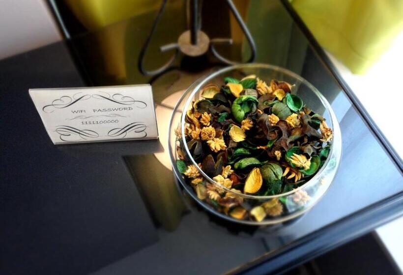 غرفة قياسية فردية, Nest El Camino