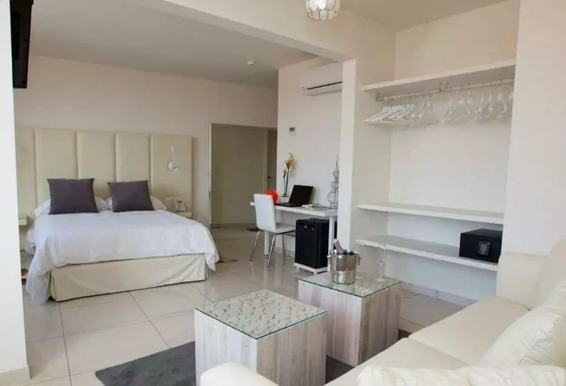 ジュニアスイート, On Hotels Oceanfront - Adults Designed