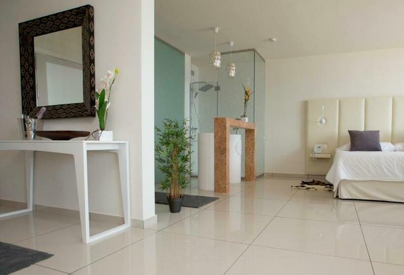 オーシャンビュージュニアスイート, On Hotels Oceanfront - Adults Designed