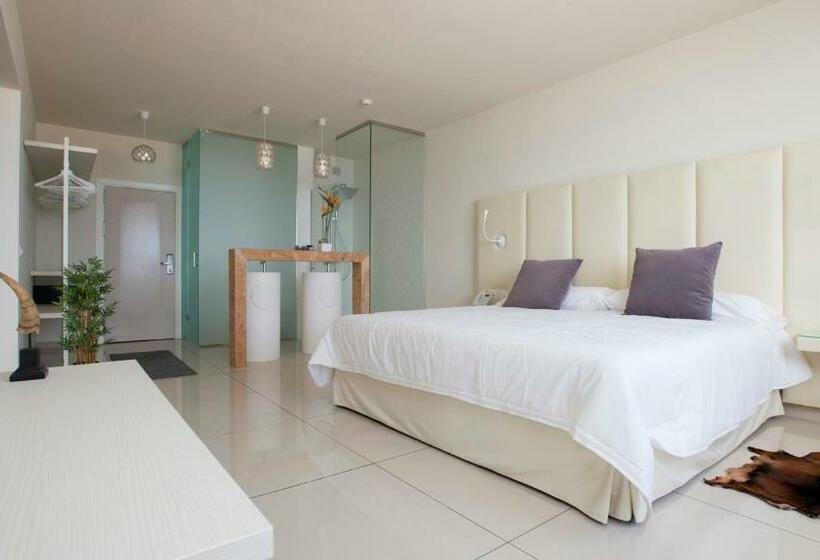 オーシャンビュージュニアスイート, On Hotels Oceanfront - Adults Designed