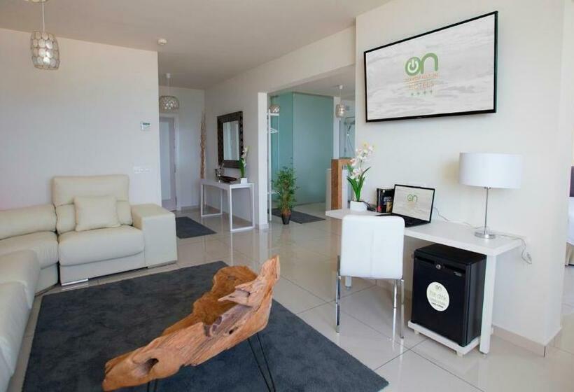 オーシャンビュージュニアスイート, On Hotels Oceanfront - Adults Designed