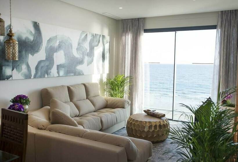 سوییت جونیور با چشم‌انداز دریا, On Hotels Oceanfront - Adults Designed