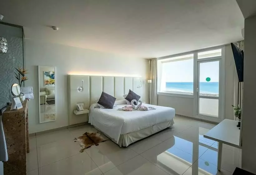 オーシャンビュージュニアスイート, On Hotels Oceanfront - Adults Designed
