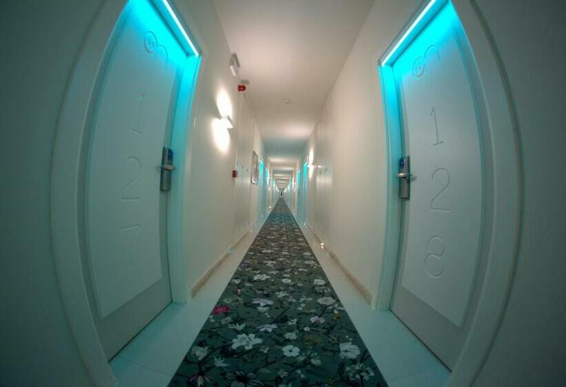 キングサイズベッドのデラックスルーム, On Hotels Oceanfront - Adults Designed
