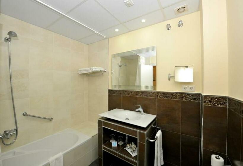 带阳台的高级房间, Salobreña Suites