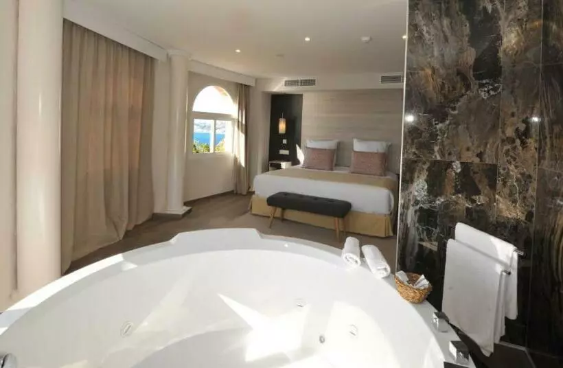 سوییت سوپریور با چشم‌انداز دریا, Salobreña Suites