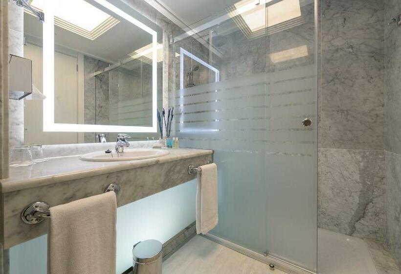 غرفة ديلوكس عائلية, Santemar