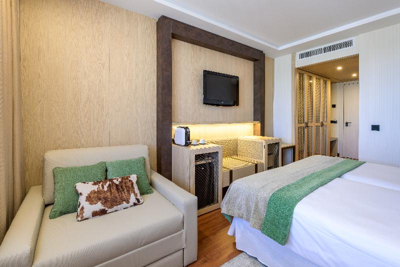 غرفة ديلوكس ثلاثية, Santemar