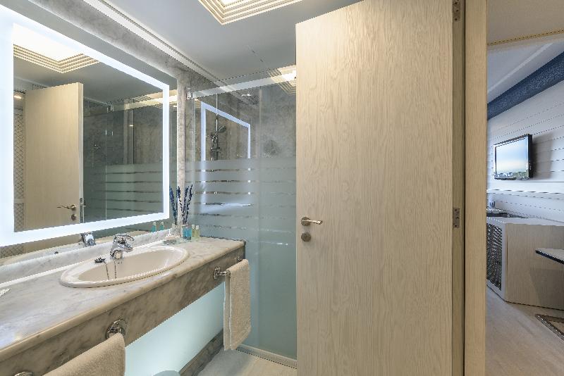 غرفة ديلوكس, Santemar