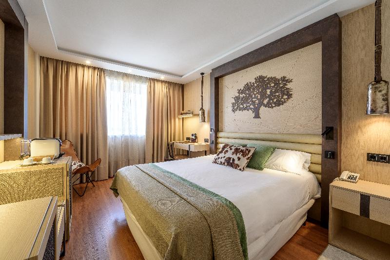 デラックスの４人部屋, Santemar