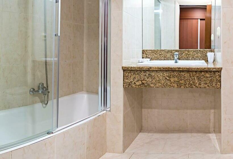 غرفة قياسية ثلاثية, Txartel