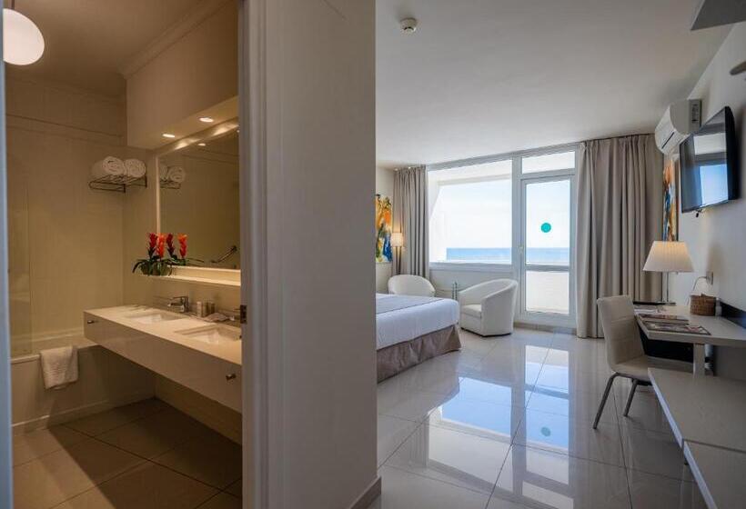 オーシャンビュースーペリアールーム, On Hotels Oceanfront - Adults Designed