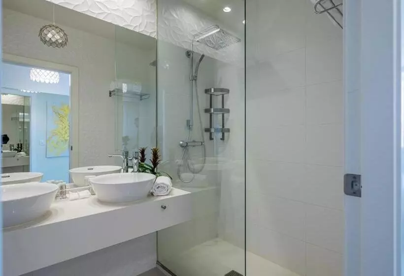ジュニアスイート, On Hotels Oceanfront - Adults Designed