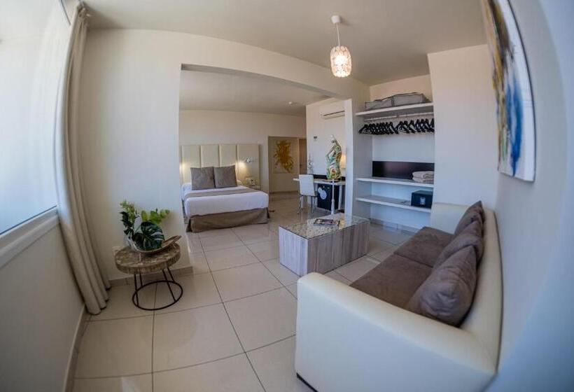 ジュニアスイート, On Hotels Oceanfront - Adults Designed