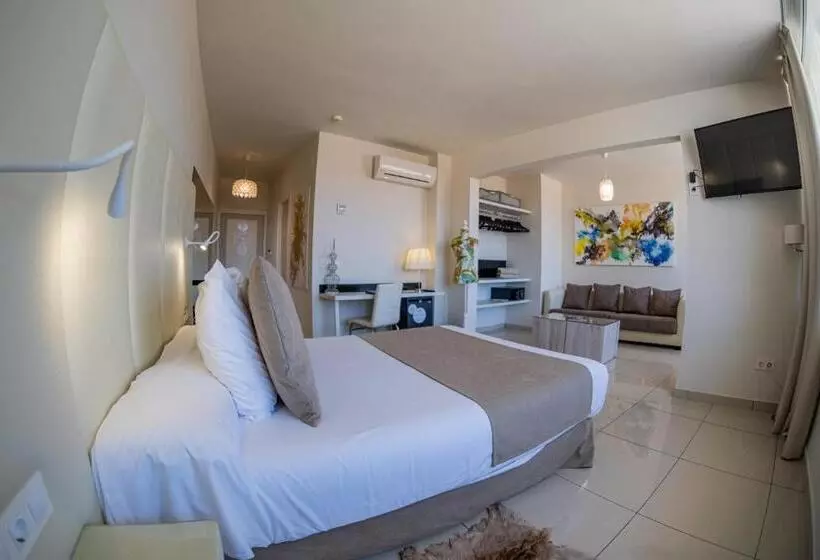 ジュニアスイート, On Hotels Oceanfront - Adults Designed